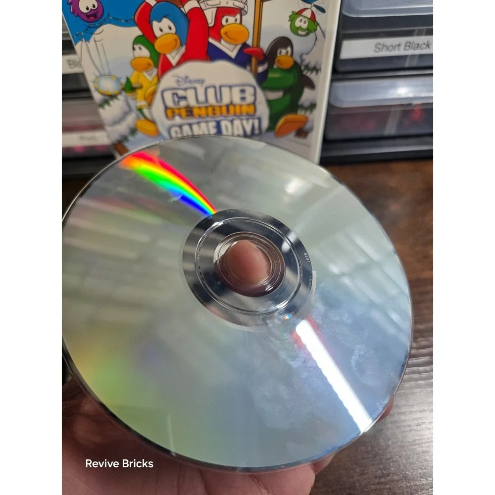 Club Penguin: Game Day (Nintendo Wii, 2010) CIB Complete Tested Working Great